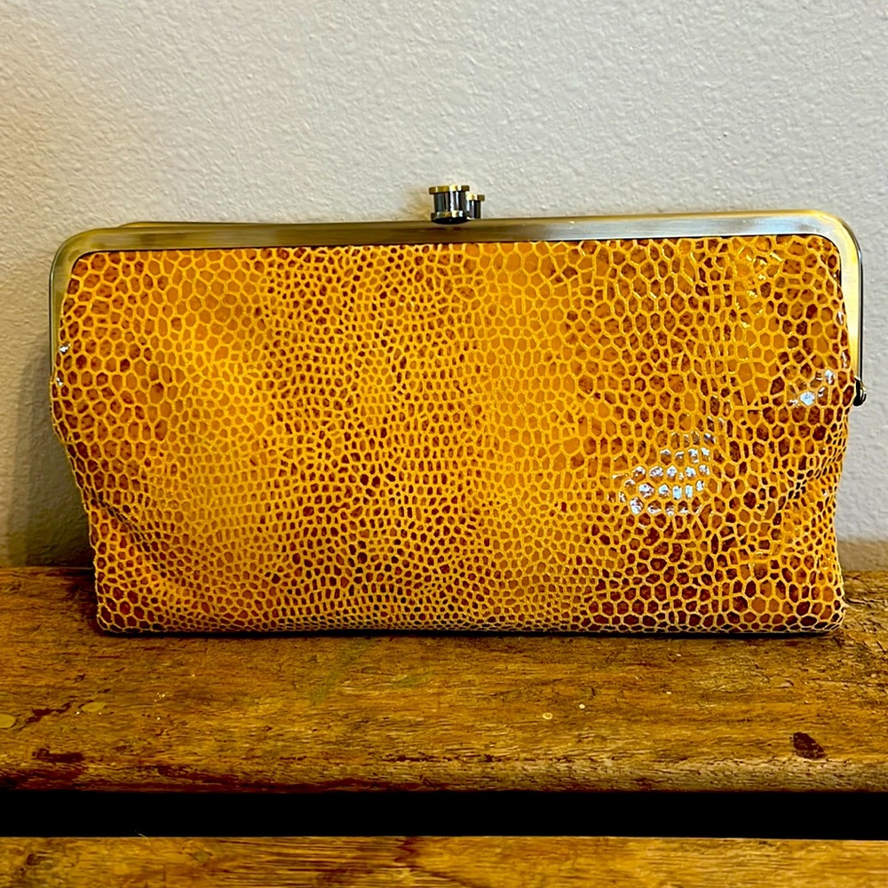 BRAND NEW W/ TAGS Hobo Lauren Wallet in Color Honey Ombré